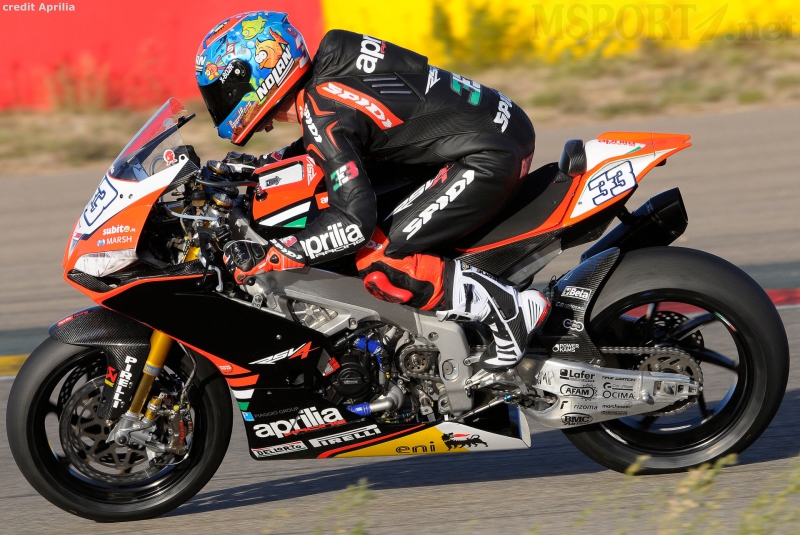 Познатата #33 од сега на Априлија 195899 wsbk melandri m aragon