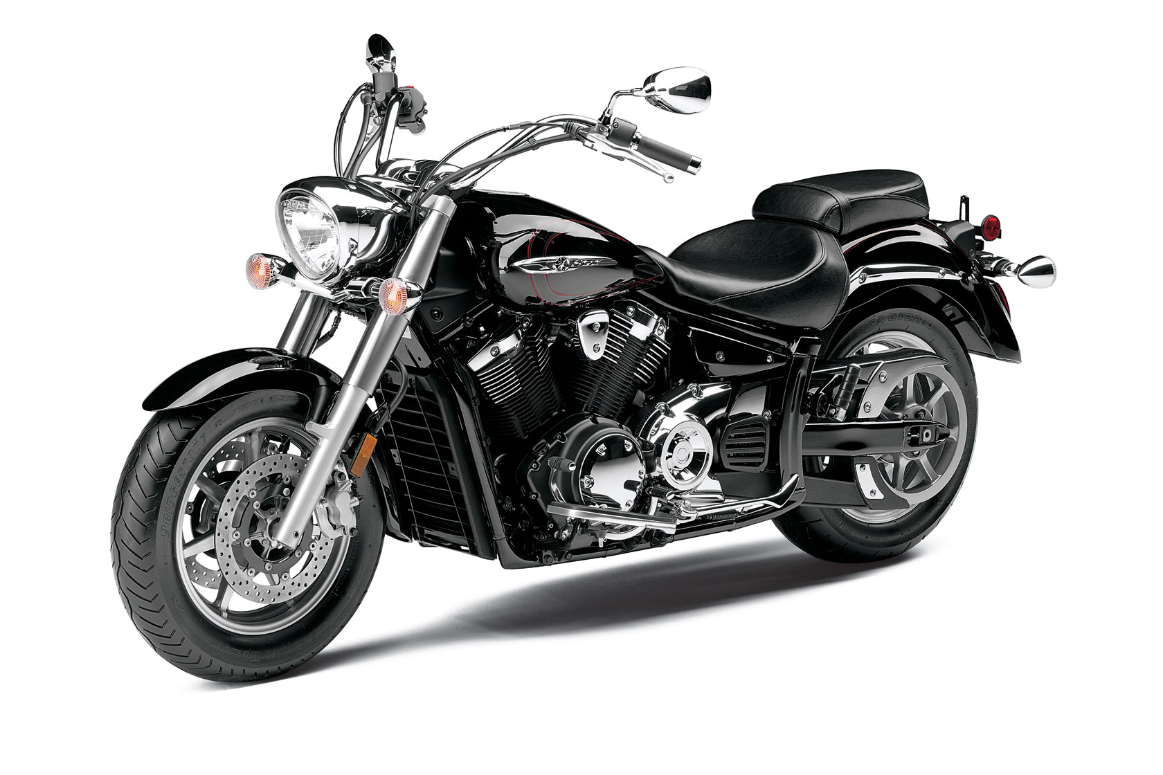 Yamaha XVS 1300 UBS намален од 11070 на 9680 евра 2013-Yamaha-V-Star-1300-Front-Side-Angle1