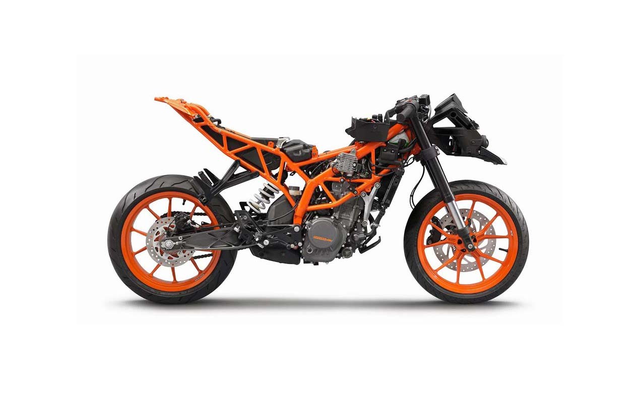 2014 KTM RC390 white 02