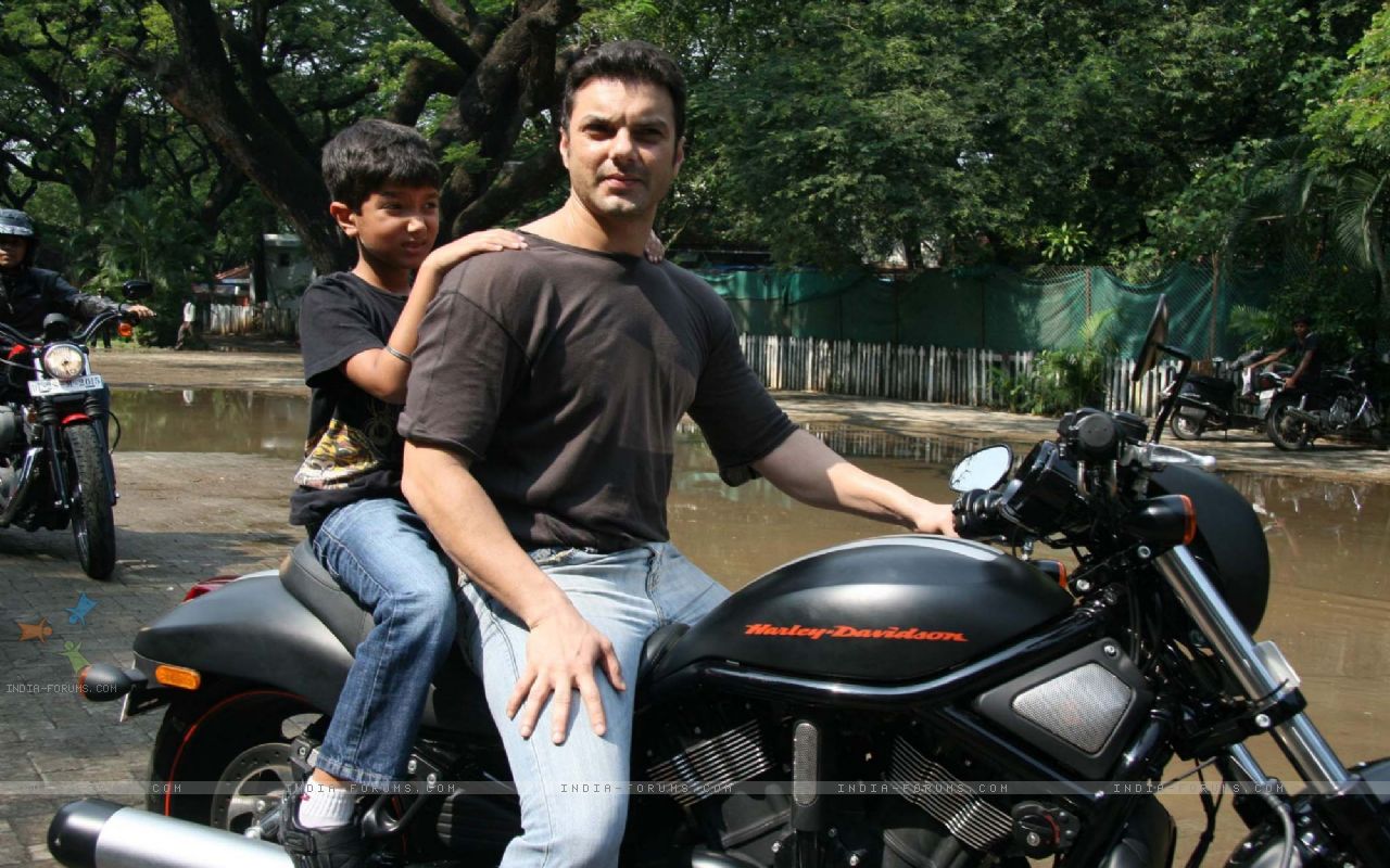 82168-sohail-khan-with-his-son-at-harley-davidson-rally-at-vt-to-bandr