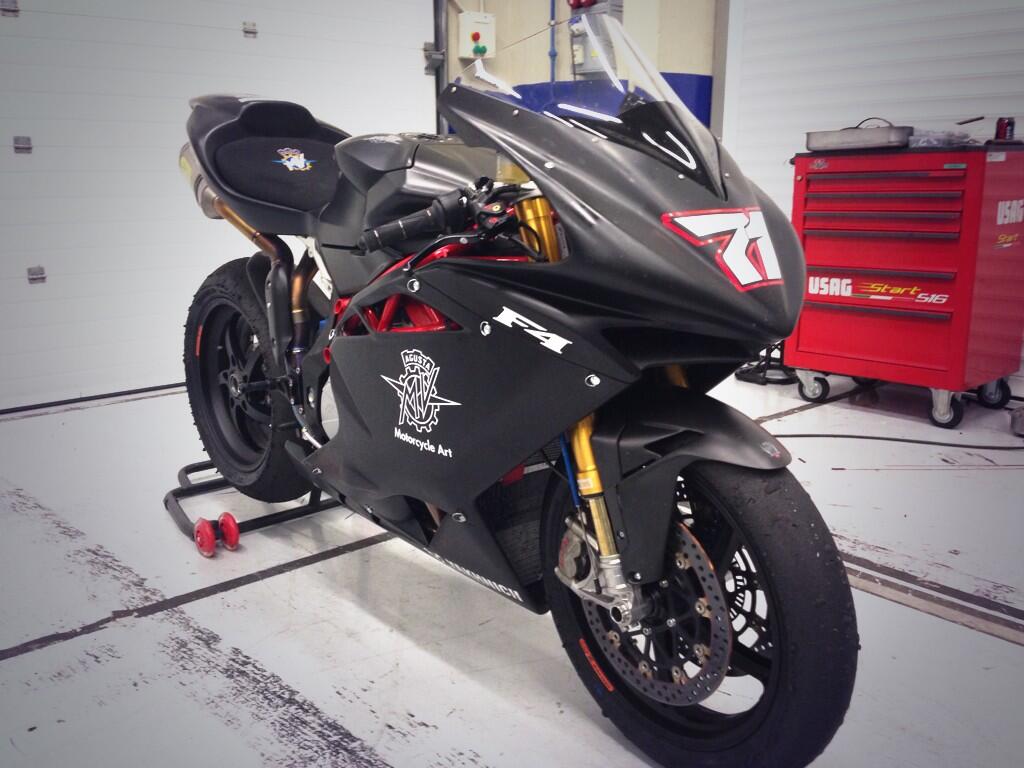 Новата MV Agusta F4 RR која ќе ја вози Корти во 2014 BaBSlVRIcAA9JIr