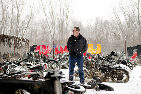 Сопственикот на отпадот со нетрпение го чека топењето на снегот CMB MotorcycleGraveyard 02