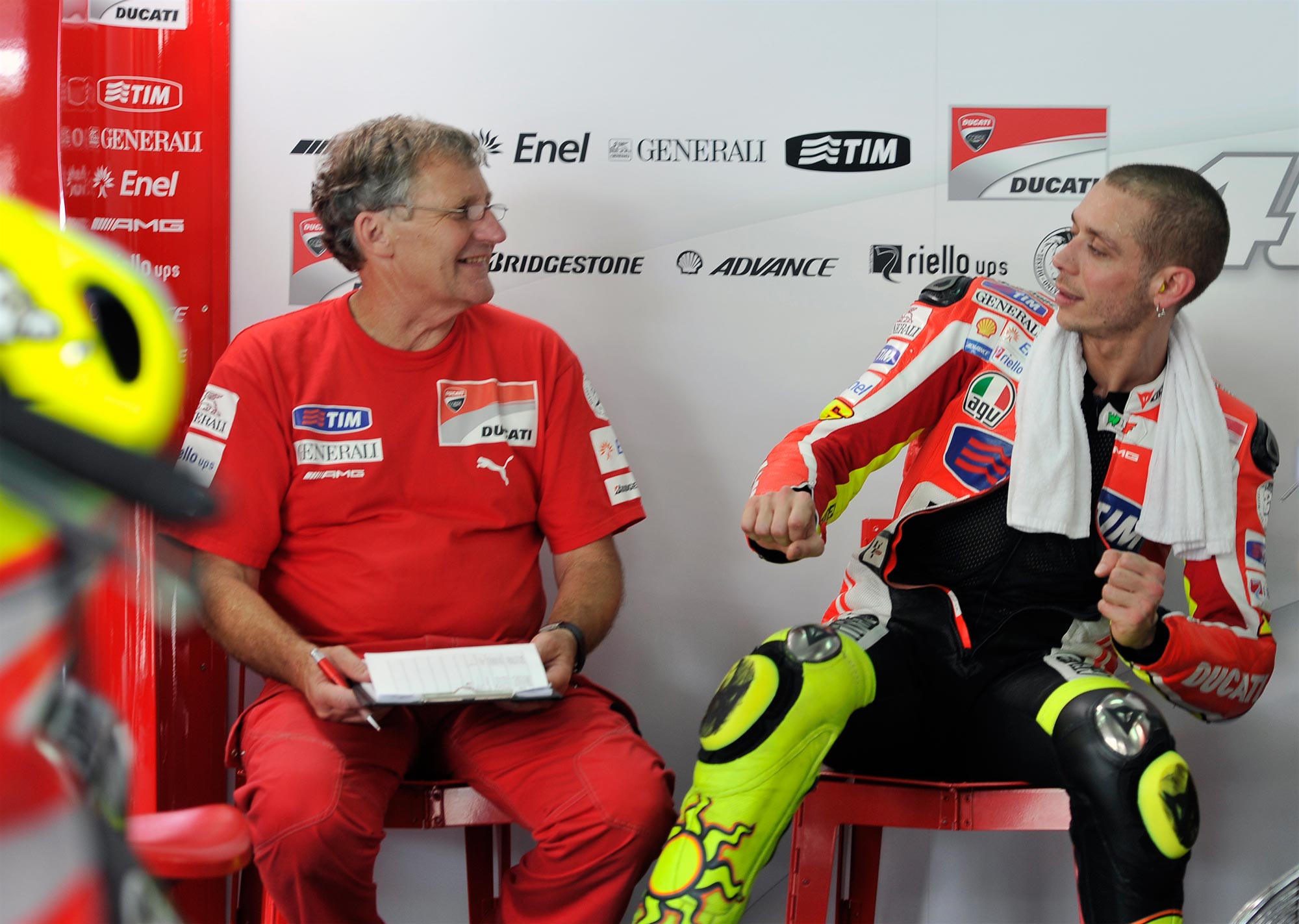 Ducati-Corse-Valentino-Rossi-Jeremy-Burgess-Pitbox-Sepang-test