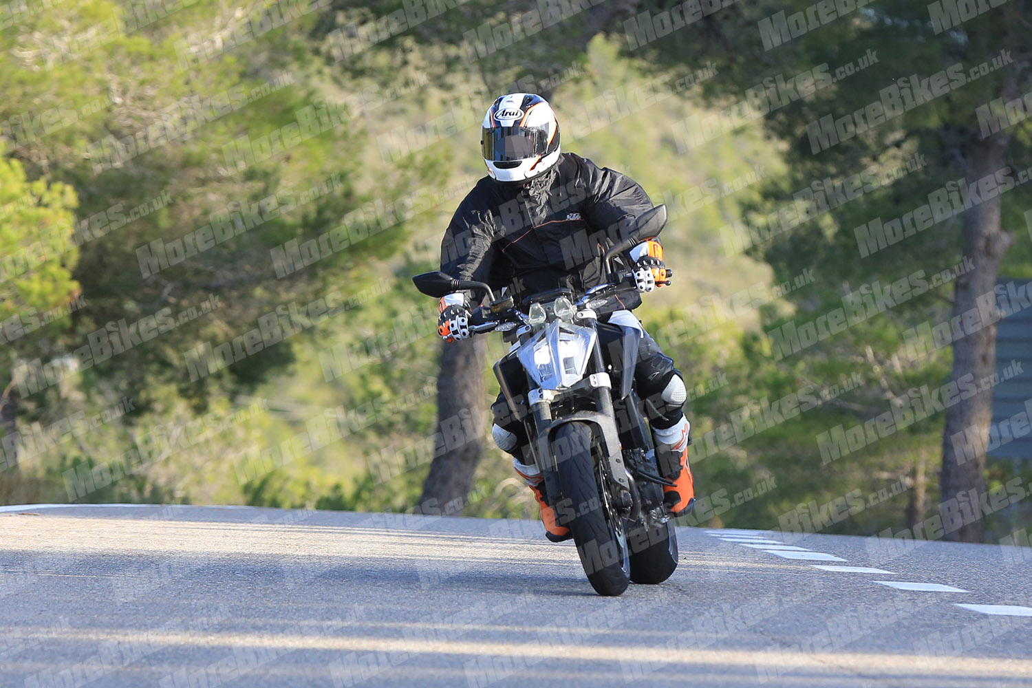 Извор: morebikes.co.uk SB2 7632 1