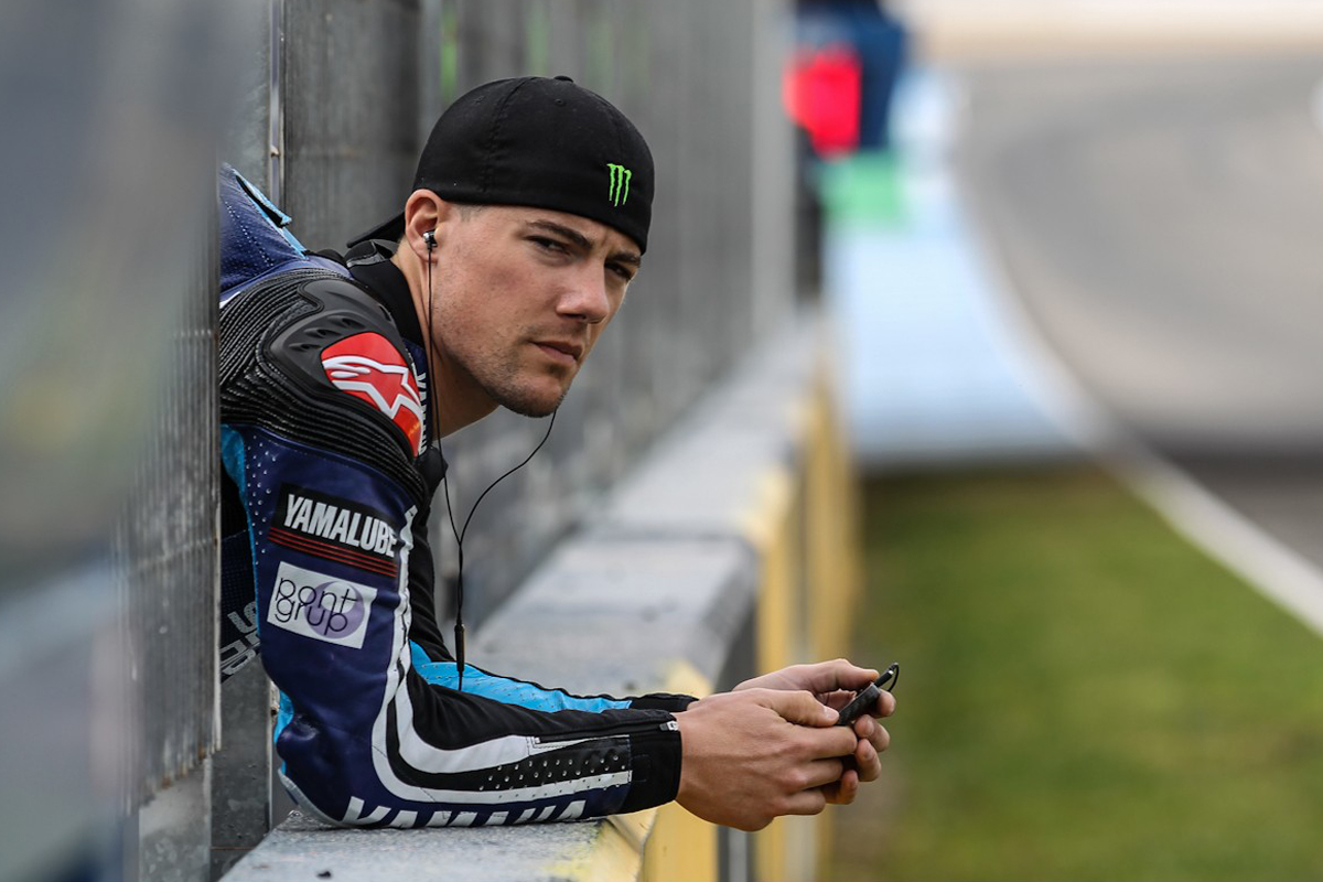 Spies-12MotoGP-Signs-Ducati