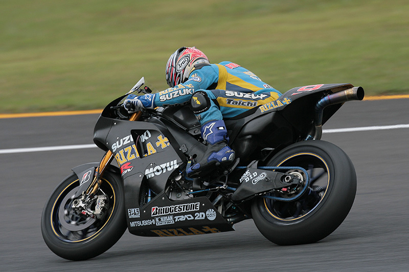 Набуатсу Аоки, еден од двајцата тест возачи на Сузуки за 2014 Suzuki-2-MOTEGI-Test-AOKI--by-KIBIKI--3