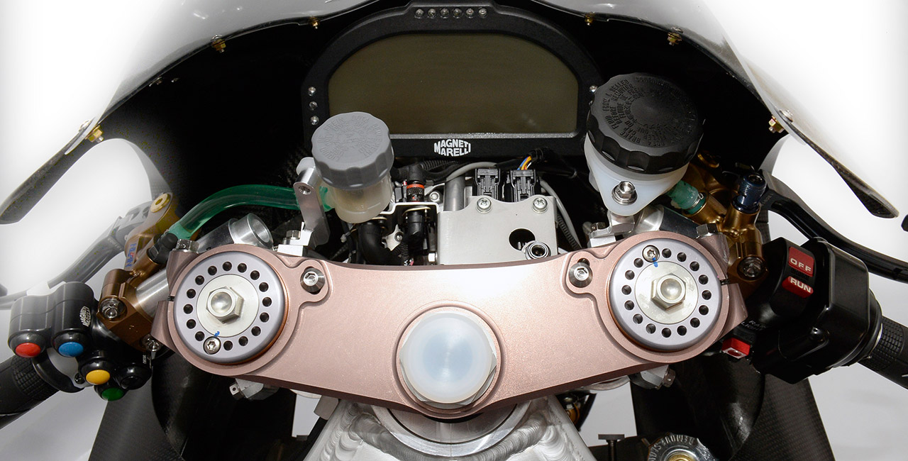 Поглед на инструмент таблата на новиот RCV1000R 2gg6777