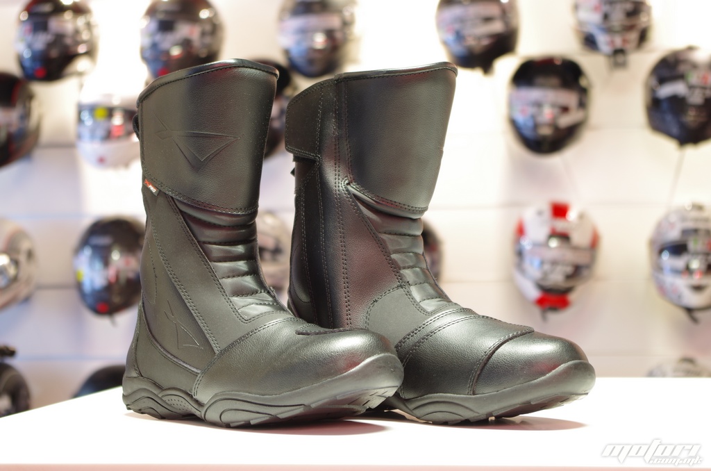A-Pro чизми со цена од 4.890 денари apro-2013-3
