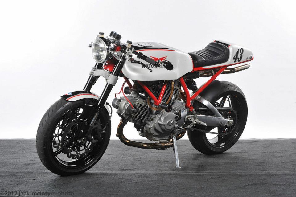 Одлична изработка од страна на еден форумџија big ducati-sport-1000-moto-brilliance-cafe-racer-10