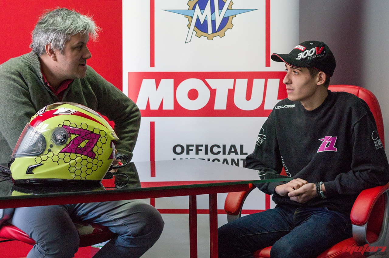 buzo motul5