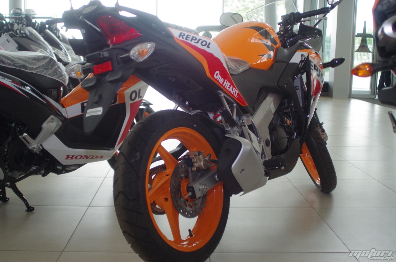 Honda CBR125R Repsol honda 2015 10