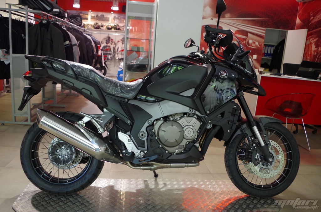 honda-vfr1200x-2013-1