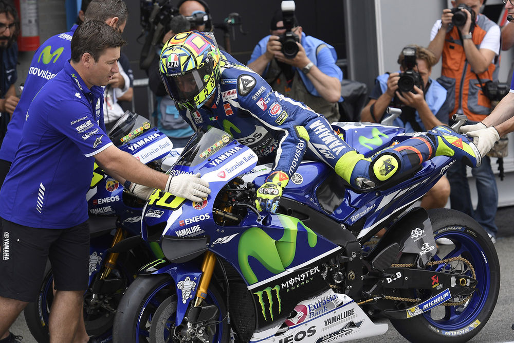 motogp teams to send riders dashboard messages during races rossi