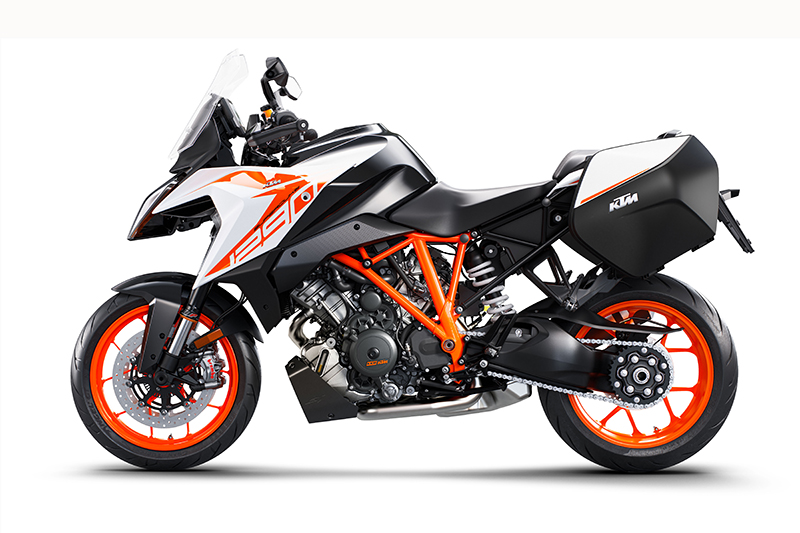 2019 KTM 1290 Super Duke GT lead