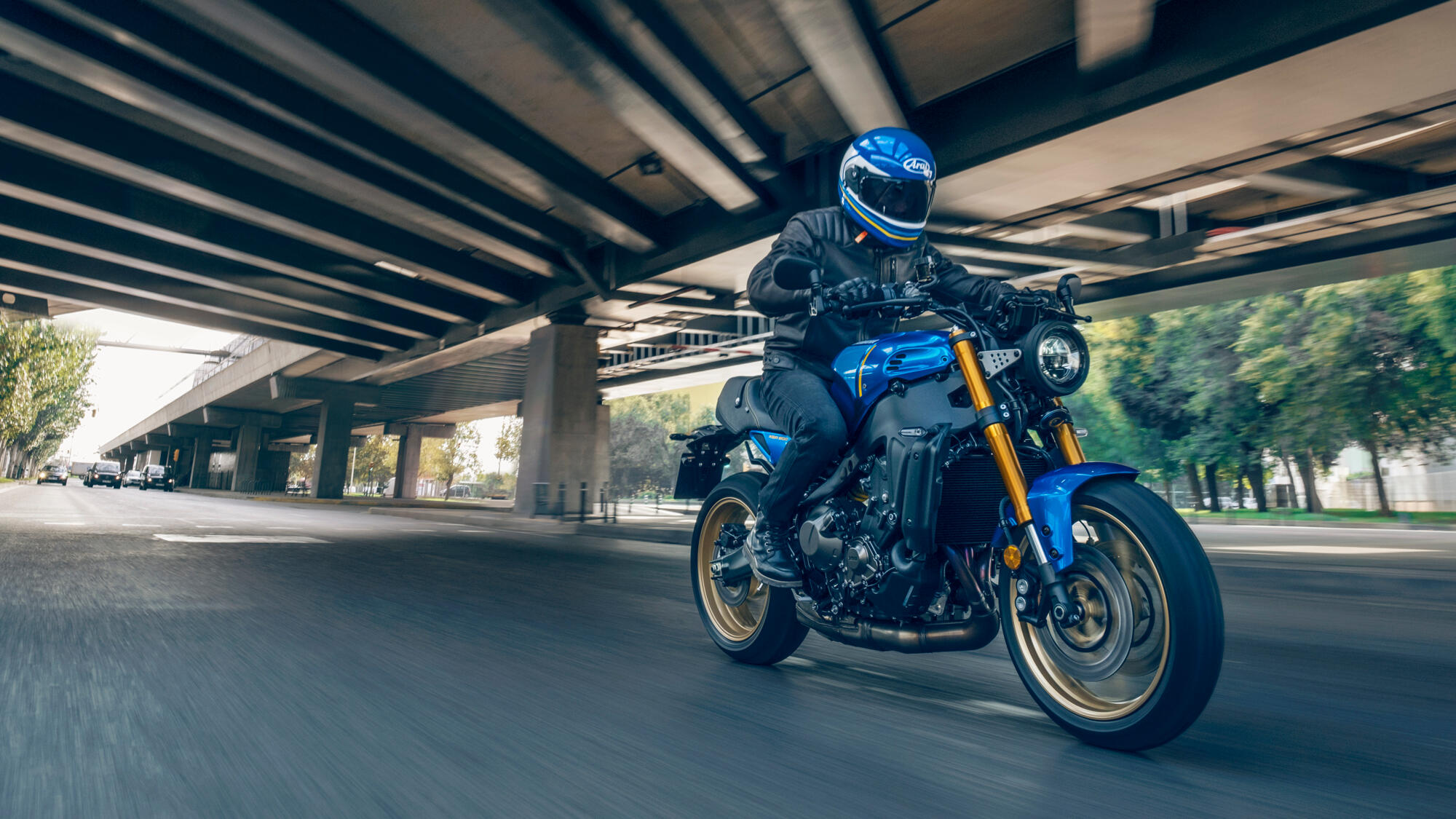 2022 Yamaha XS850 EU Legend Blue Action 010 03