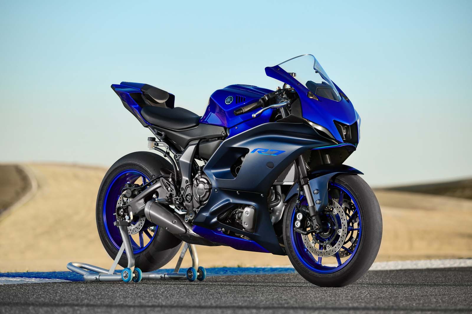 2022 Yamaha YZF R7 03