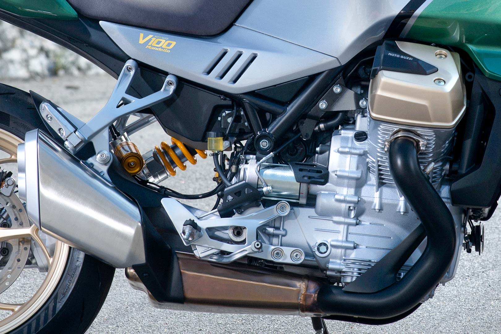2022 moto guzzi v100