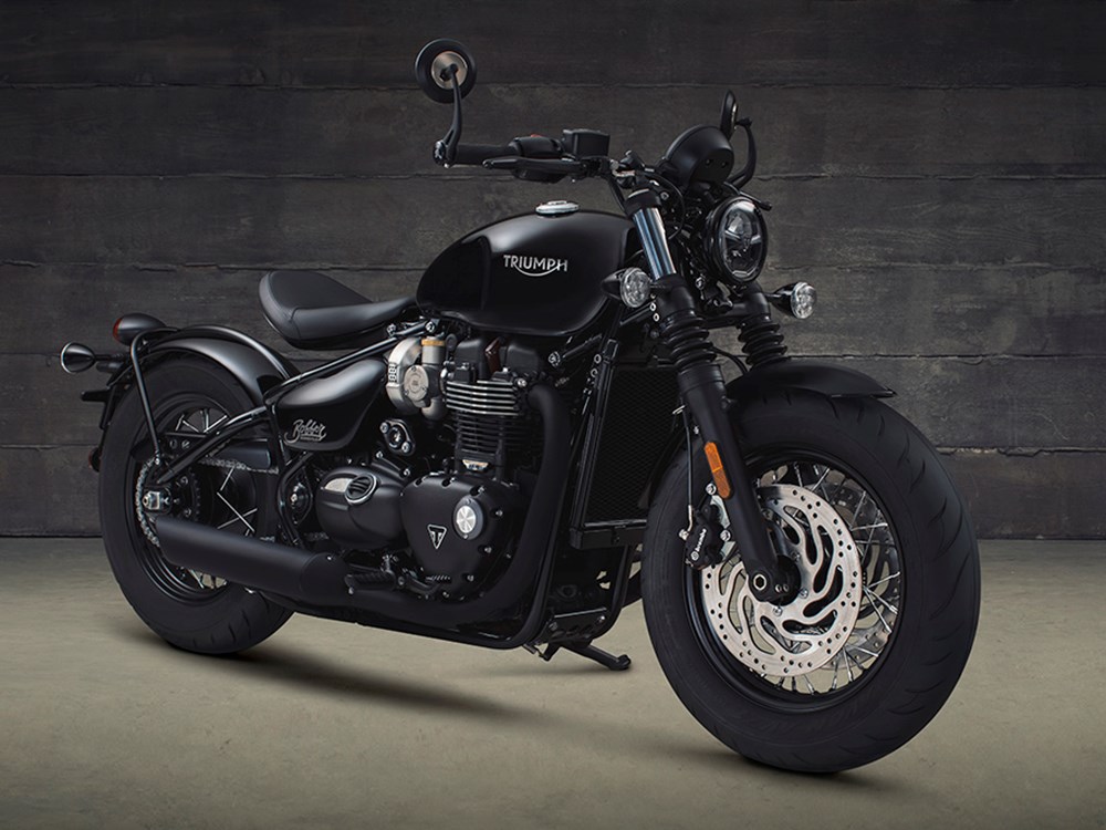 Bonneville Bobber Black 03
