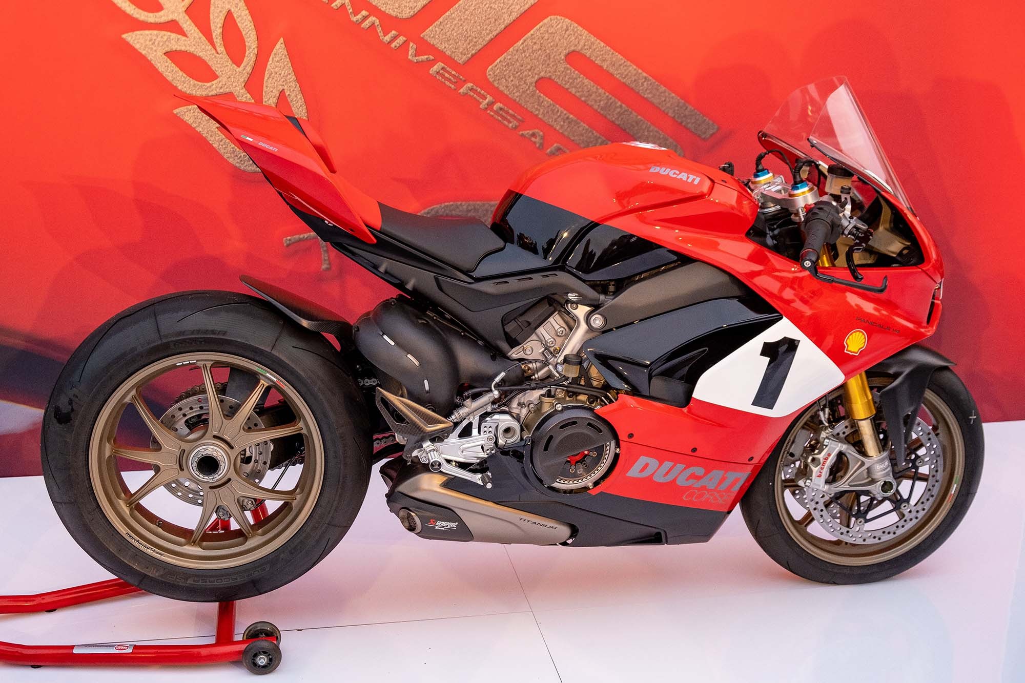 Ducati Panigale V4 25th Anniversary 916 txt 17 07