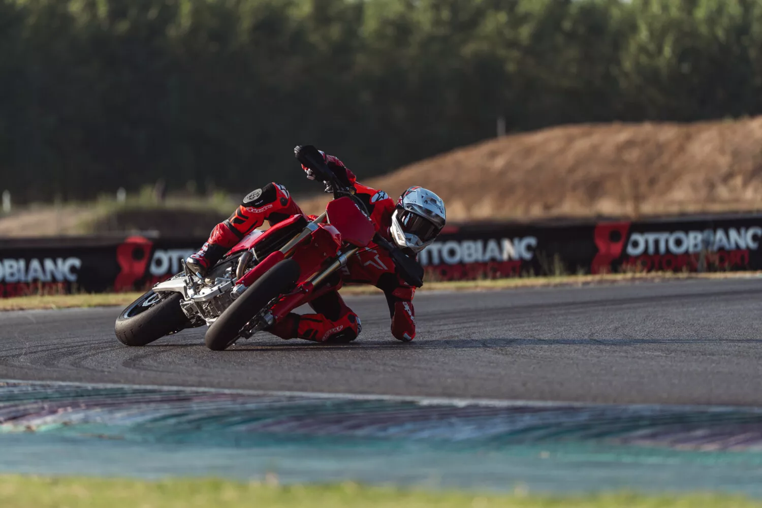 Ducati Desmo450 SM во тркачка конфигурација