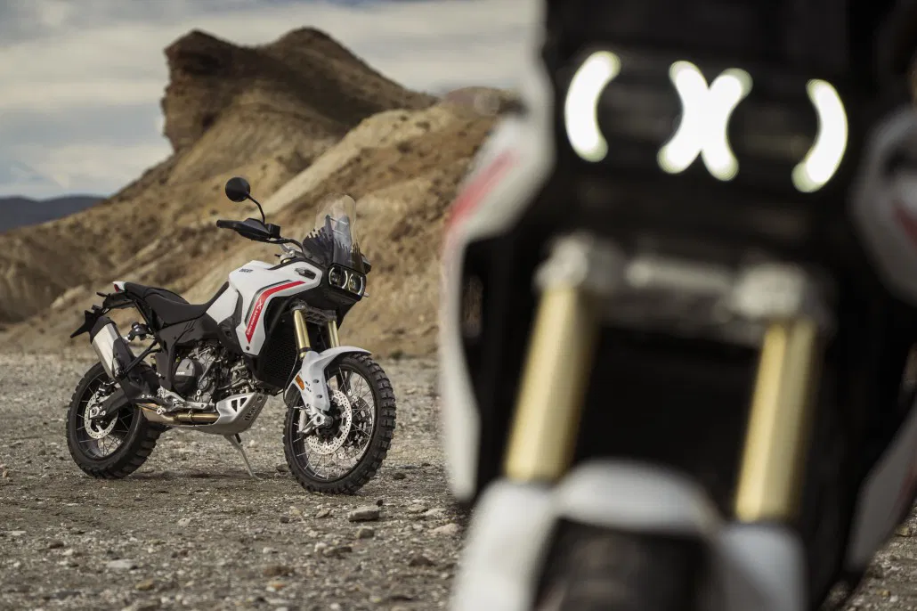 Ducati DesertX 2026 Statisch 02 1030x686