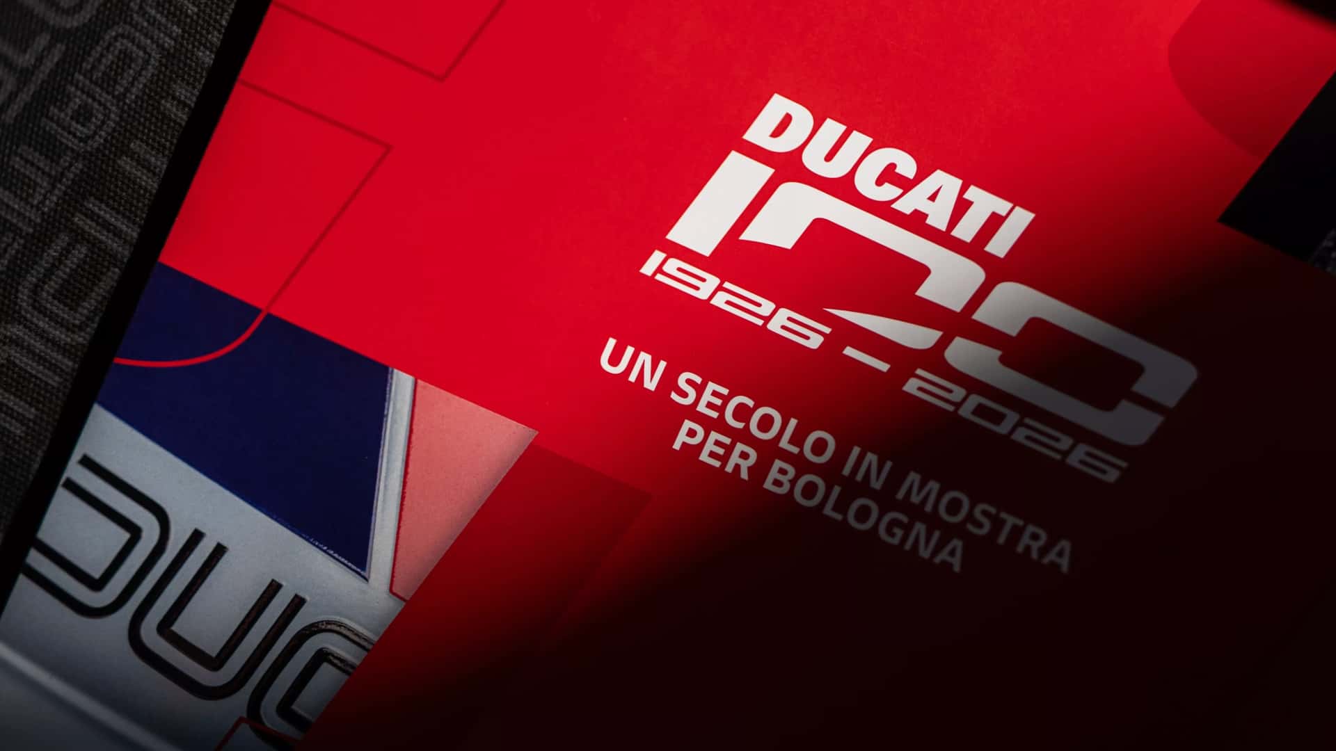 Култура на мотоциклизмот: Ducati ја претвора целата италијанска метропола во изложба за својот јубилеј