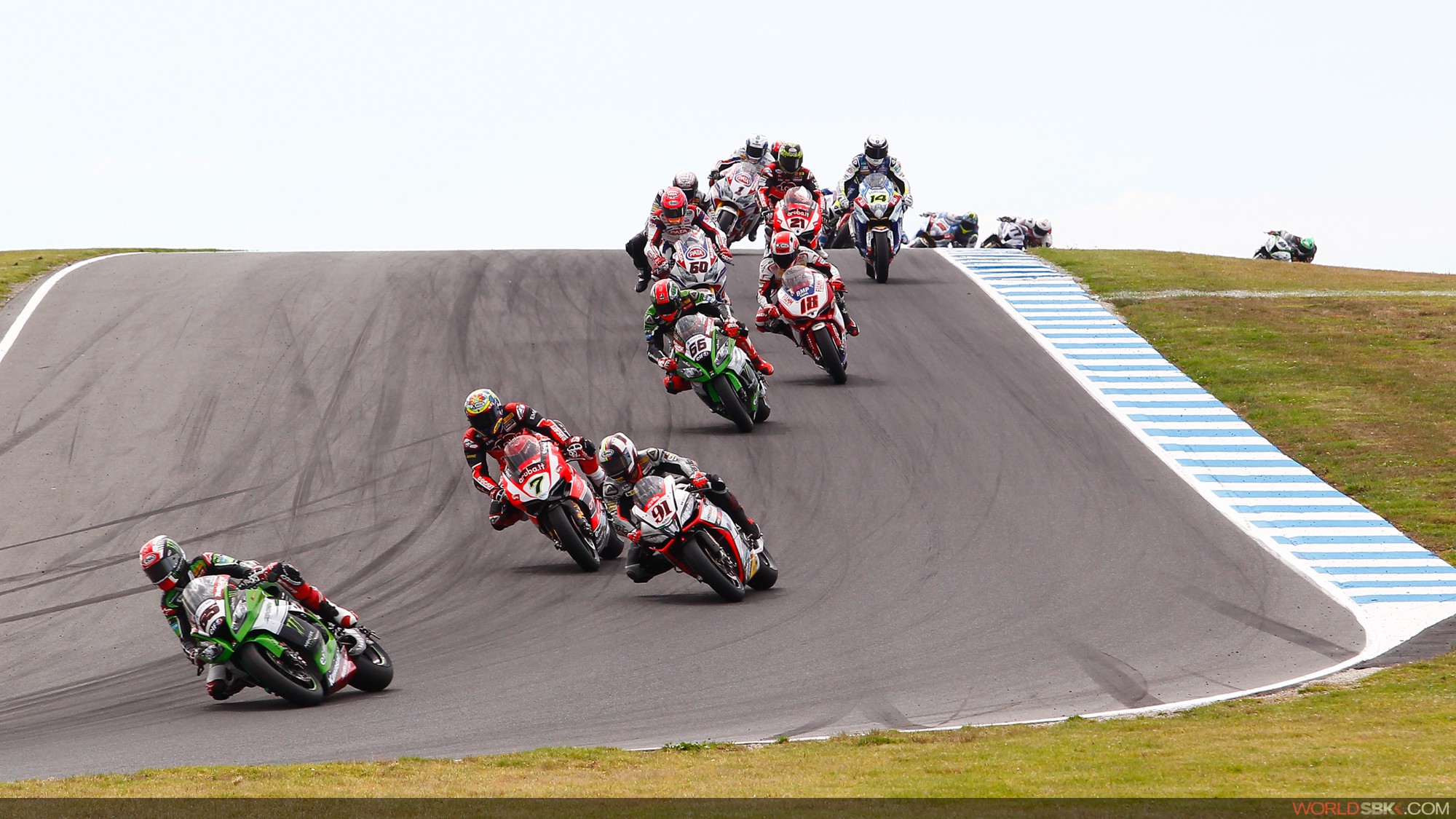 Возбудувањата во Супербајк шампионатот започнаа race1 33c1038 full