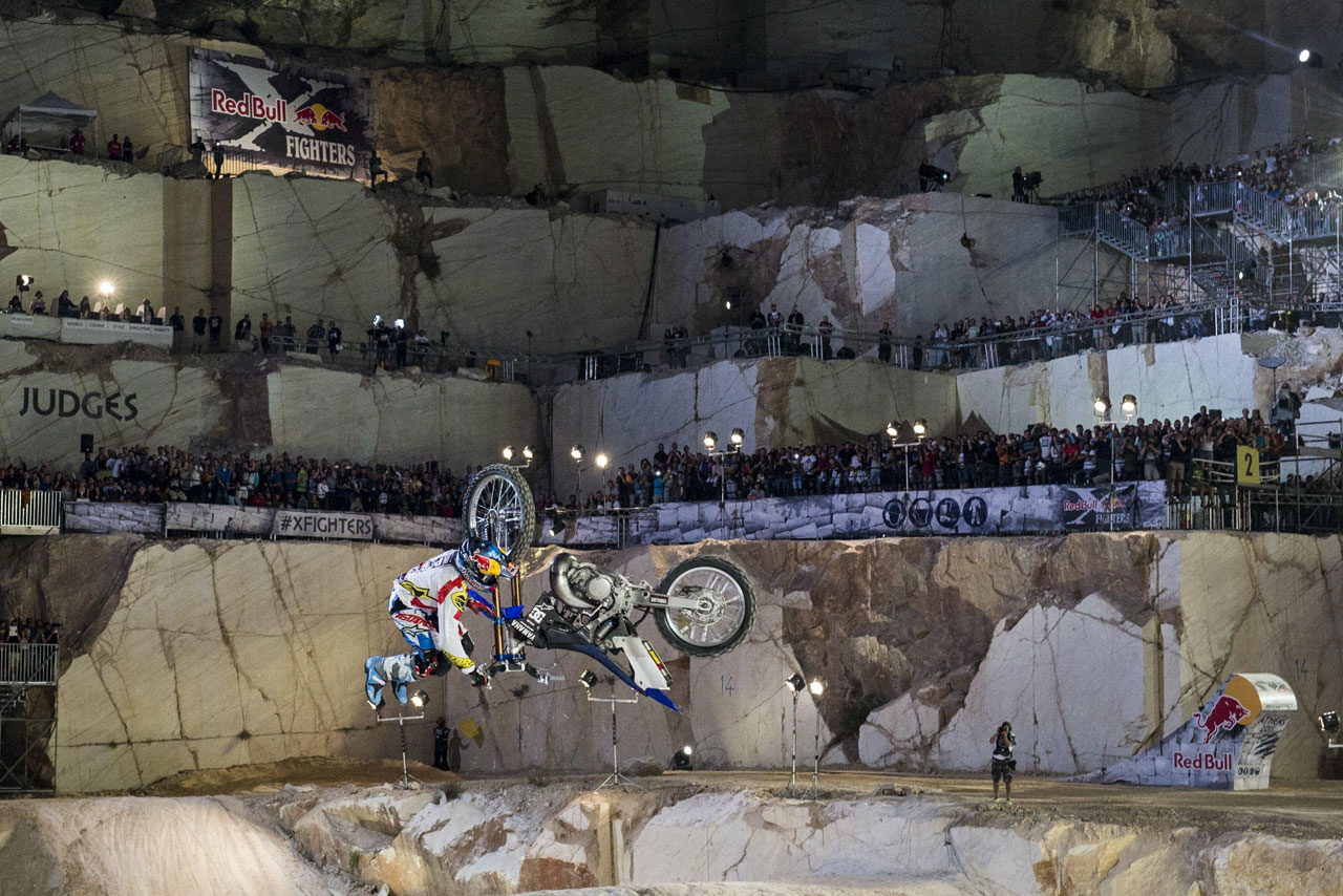 Рудникот за мермер Дионисос беше одлична арена за X-Fighters возачите xfighters athens 2