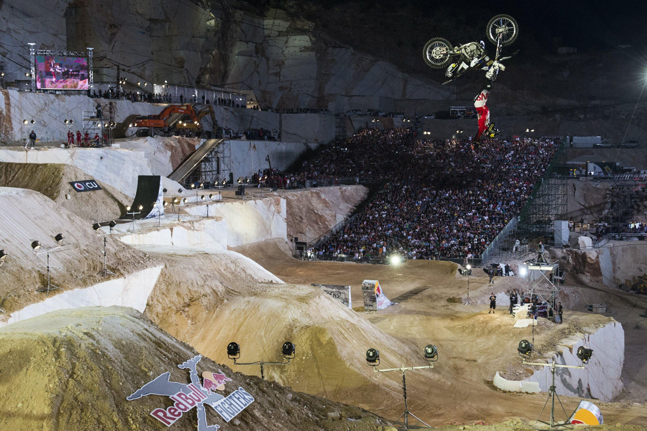 Клинтон Мур (Австралија) победи во Грција xfighters athens 3